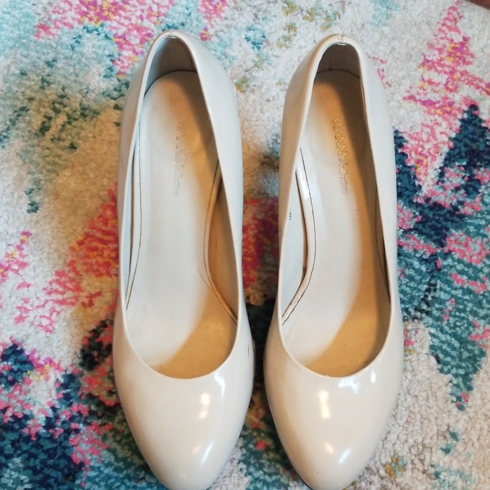 Nude pump